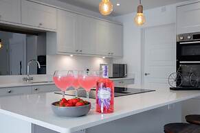 Elliot Oliver - 2 The Old Surgery: Stunning 4 Bedroom Home With Parkin