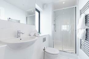 Elliot Oliver - 2 The Old Surgery: Stunning 4 Bedroom Home With Parkin