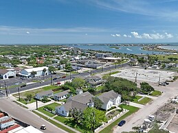 Coast Oaks Cottage 6 1 Bedroom Cottage by RedAwning