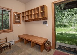 40 Goshawk 5 Bedroom Home by RedAwning