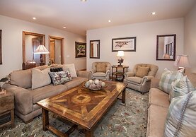 40 Goshawk 5 Bedroom Home by RedAwning