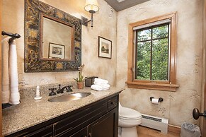 40 Goshawk 5 Bedroom Home by RedAwning