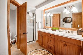 40 Goshawk 5 Bedroom Home by RedAwning