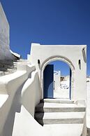 Acave Santorini Suites