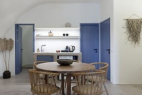 Acave Santorini Suites