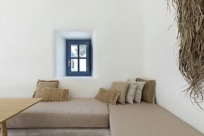 Acave Santorini Suites