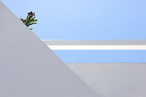 Acave Santorini Suites