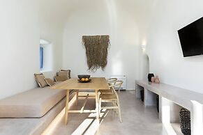 Acave Santorini Suites