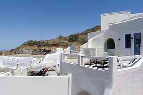 Acave Santorini Suites