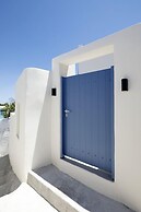 Acave Santorini Suites