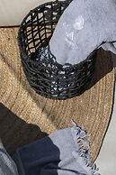 Acave Santorini Suites