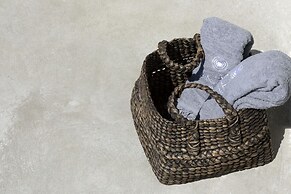 Acave Santorini Suites