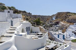 Acave Santorini Suites