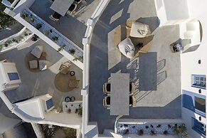 Acave Santorini Suites