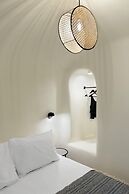Acave Santorini Suites