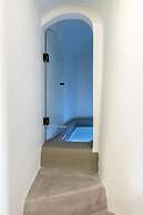 Acave Santorini Suites
