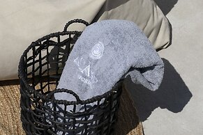 Acave Santorini Suites