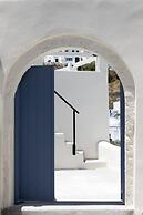 Acave Santorini Suites