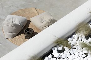 Acave Santorini Suites