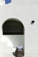 Acave Santorini Suites