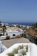 Acave Santorini Suites