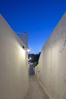 Acave Santorini Suites