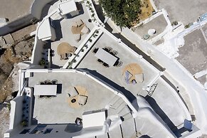 Acave Santorini Suites