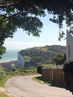 Lovely 5 Person Chalet in St Margaret's at Cliffe