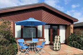 Lovely 5 Person Chalet in St Margaret's at Cliffe