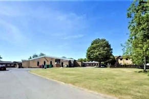 Lovely 5 Person Chalet in St Margaret's at Cliffe