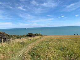 Lovely 5 Person Chalet in St Margaret's at Cliffe