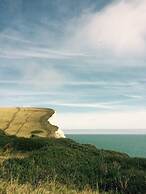 Lovely 5 Person Chalet in St Margaret's at Cliffe
