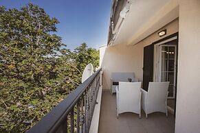 Luxury Modern House, Just 1 min Walk to the Beach