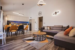 Luxury Modern House, Just 1 min Walk to the Beach