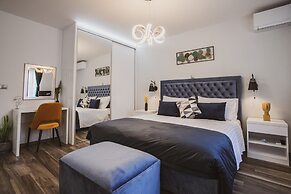 Luxury Modern House, Just 1 min Walk to the Beach