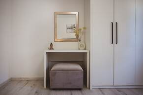 Luxury Modern House, Just 1 min Walk to the Beach