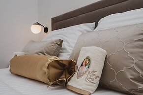 Luxury Modern House, Just 1 min Walk to the Beach