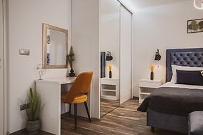 Luxury Modern House, Just 1 min Walk to the Beach