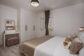 Luxury Modern House, Just 1 min Walk to the Beach