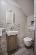 Luxury Modern House, Just 1 min Walk to the Beach