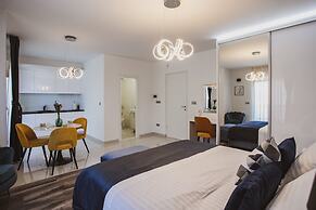 Luxury Modern House, Just 1 min Walk to the Beach