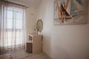 Luxury Modern House, Just 1 min Walk to the Beach