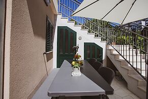 Luxury Modern House, Just 1 min Walk to the Beach