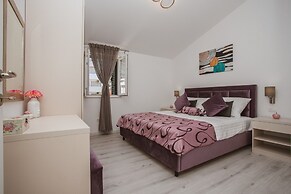 Luxury Modern House, Just 1 min Walk to the Beach