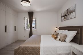 Luxury Modern House, Just 1 min Walk to the Beach