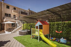 Luxury Modern House, Just 1 min Walk to the Beach