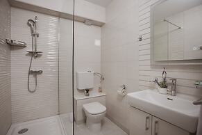 Luxury Modern House, Just 1 min Walk to the Beach