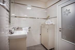 Luxury Modern House, Just 1 min Walk to the Beach