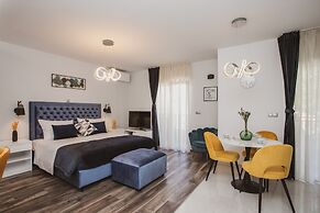 Luxury Modern House, Just 1 min Walk to the Beach