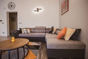 Luxury Modern House, Just 1 min Walk to the Beach